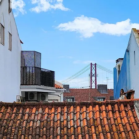 Near The Tagus River - Estrela Lisboa
